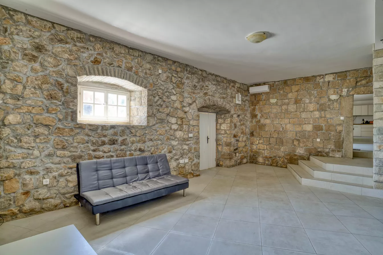 14111 villa in zabrde for sale 1 of 1 17