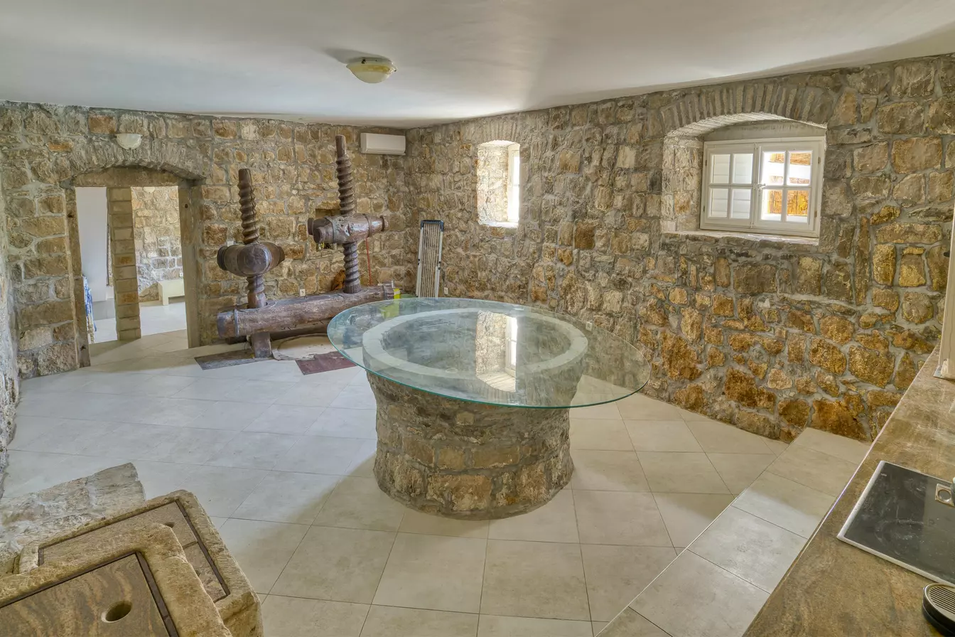 14111 villa in zabrde for sale 1 of 1 19